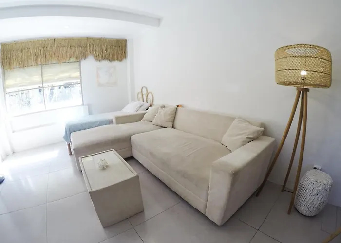 Tropical Hideaway Apartment